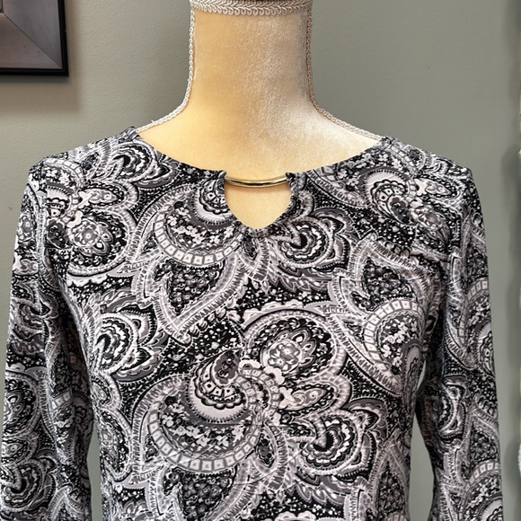 Croft & Barrow women’s long sleeve shirt, PXS, like new, black/ gray - Picture 2 of 5